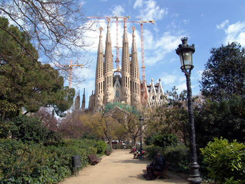 Sagrada famillia là tác phẩm bất hủ của kiến trúc sư tài danh Antonio Gaudi